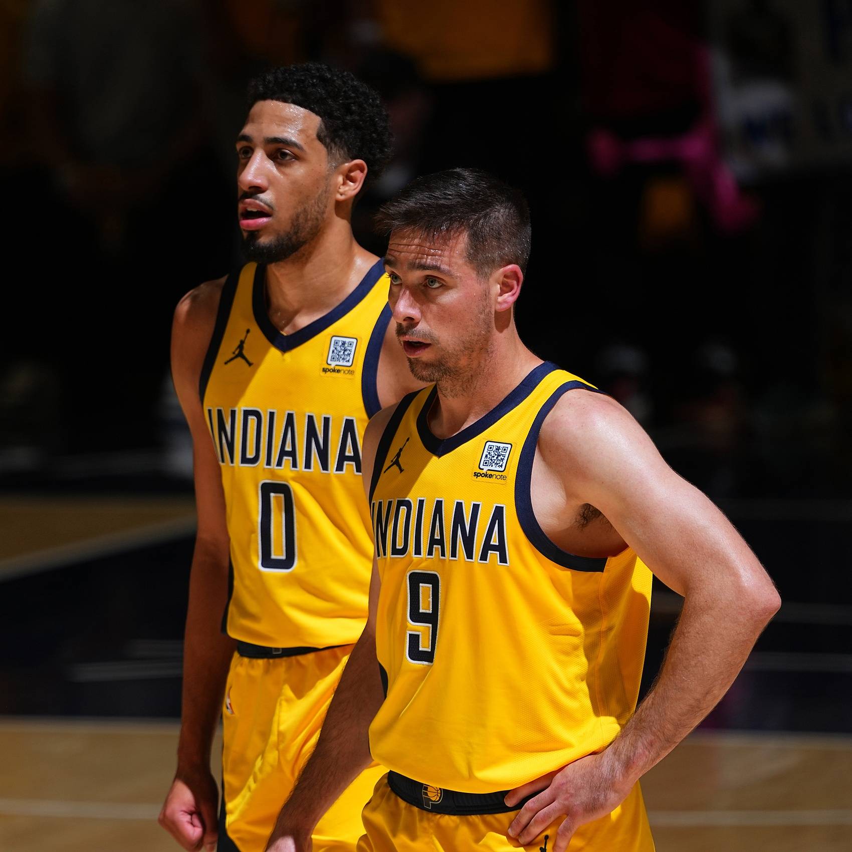 英雄联盟S15队伍-赛前体能课后；俄克拉荷马雷霆状态回暖备战CBA季后赛；媒体盛赞；团队化学反应显著的简单介绍