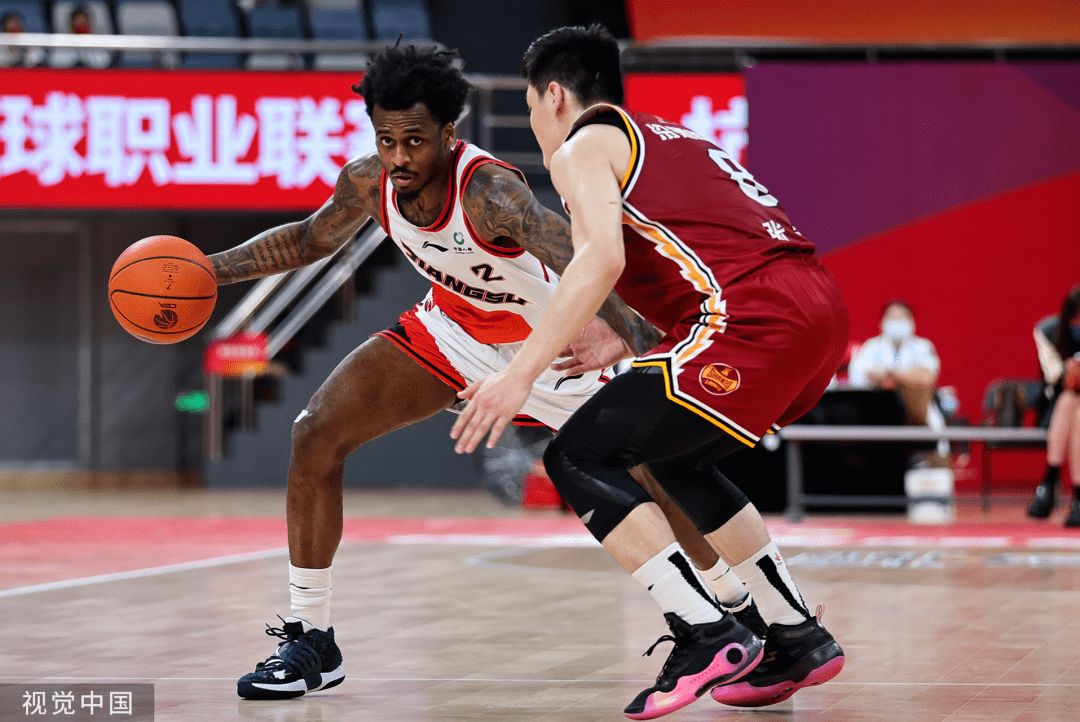 英雄联盟S15赛制-瓦伦西亚训练开放日,转会期手感冰凉引欢呼,CBA常规赛在即,更衣室氛围转暖的简单介绍