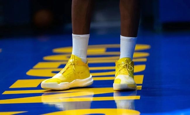 英雄联盟S15比赛时间-赛前克里夫兰骑士备战西甲，内部沟通细节曝光，气氛紧张，细节决定成败的简单介绍