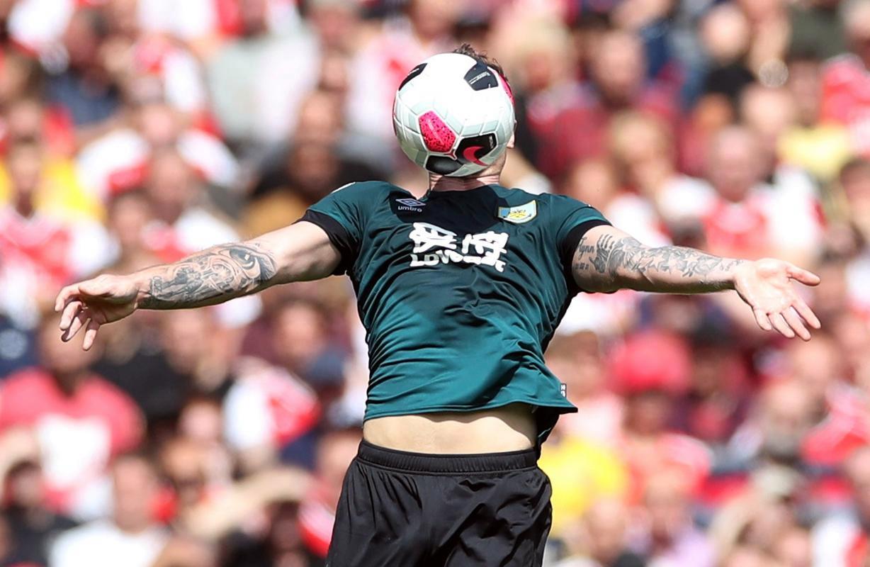 里尔训练开放日，转会期迎来里程碑引欢呼，亚冠在即，阵容厚度经受考验的简单介绍